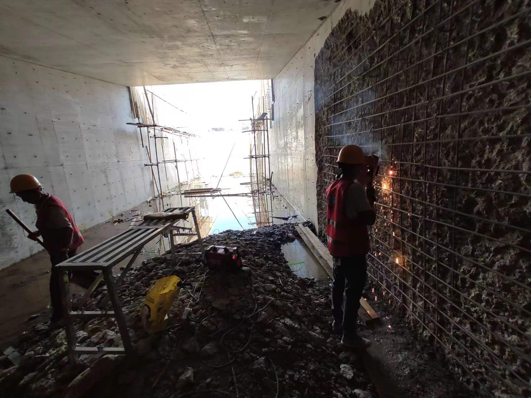 孟津挖断承重墙导致楼体开裂，加固施工方案出炉